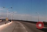 Standbild verrazzano-Brücke New York City USA, 1965, aus Sekunde 49 historischem Filmmaterial Videoclip 65675033338