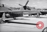 Standbild Betankung von Flugzeugen Korea, 1951, aus Sekunde 20 historischem Filmmaterial Videoclip 65675033386