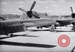 Standbild Betankung von Flugzeugen Korea, 1951, aus Sekunde 21 historischem Filmmaterial Videoclip 65675033386