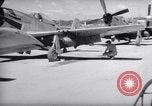 Standbild Betankung von Flugzeugen Korea, 1951, aus Sekunde 23 historischem Filmmaterial Videoclip 65675033386