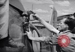 Standbild Betankung von Flugzeugen Korea, 1951, aus Sekunde 35 historischem Filmmaterial Videoclip 65675033386