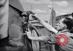 Standbild Betankung von Flugzeugen Korea, 1951, aus Sekunde 37 historischem Filmmaterial Videoclip 65675033386