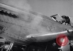 Standbild Betankung von Flugzeugen Korea, 1951, aus Sekunde 61 historischem Filmmaterial Videoclip 65675033386