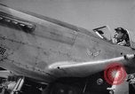 Standbild Betankung von Flugzeugen Korea, 1951, aus Sekunde 62 historischem Filmmaterial Videoclip 65675033386