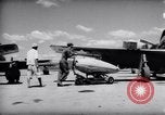 Standbild 110 Gallone ZUSAtzkraftstofftanks Korea, 1951, aus Sekunde 18 historischem Filmmaterial Videoclip 65675033387