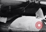 Standbild 110 Gallone ZUSAtzkraftstofftanks Korea, 1951, aus Sekunde 19 historischem Filmmaterial Videoclip 65675033387