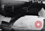 Standbild 110 Gallone ZUSAtzkraftstofftanks Korea, 1951, aus Sekunde 20 historischem Filmmaterial Videoclip 65675033387