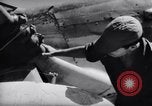 Standbild 110 Gallone ZUSAtzkraftstofftanks Korea, 1951, aus Sekunde 26 historischem Filmmaterial Videoclip 65675033387