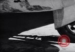 Standbild 110 Gallone ZUSAtzkraftstofftanks Korea, 1951, aus Sekunde 32 historischem Filmmaterial Videoclip 65675033387