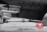 Standbild 110 Gallone ZUSAtzkraftstofftanks Korea, 1951, aus Sekunde 62 historischem Filmmaterial Videoclip 65675033387