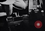 Standbild Laden von F-51 guns Korea, 1951, aus Sekunde 19 historischem Filmmaterial Videoclip 65675033388