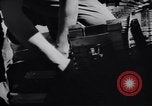 Standbild Laden von F-51 guns Korea, 1951, aus Sekunde 25 historischem Filmmaterial Videoclip 65675033388