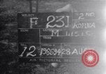 Immagine di Equipaggio a terra i membri del xviii bombardiere Fighter Wing Corea, 1951, secondo 1 filmato di repertorio 65675033391