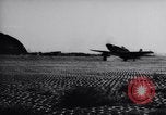 Immagine di Equipaggio a terra i membri del xviii bombardiere Fighter Wing Corea, 1951, secondo 39 filmato di repertorio 65675033391