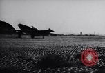 Immagine di Equipaggio a terra i membri del xviii bombardiere Fighter Wing Corea, 1951, secondo 40 filmato di repertorio 65675033391