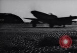Immagine di Equipaggio a terra i membri del xviii bombardiere Fighter Wing Corea, 1951, secondo 47 filmato di repertorio 65675033391