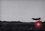 Immagine di Equipaggio a terra i membri del xviii bombardiere Fighter Wing Corea, 1951, secondo 60 filmato di repertorio 65675033391