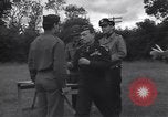 Standbild Generalleutnant Brereton schmückt Fliers Criqueville Frankreich, 1944, aus Sekunde 28 historischem Filmmaterial Videoclip 65675033412