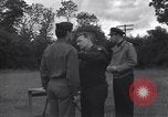 Standbild Generalleutnant Brereton schmückt Fliers Criqueville Frankreich, 1944, aus Sekunde 31 historischem Filmmaterial Videoclip 65675033412