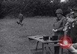 Standbild Generalleutnant Brereton schmückt Fliers Criqueville Frankreich, 1944, aus Sekunde 54 historischem Filmmaterial Videoclip 65675033412