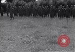 Standbild Generalleutnant Brereton schmückt Fliers Criqueville Frankreich, 1944, aus Sekunde 61 historischem Filmmaterial Videoclip 65675033412