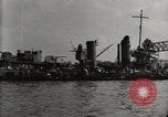 Immagine di Distrutto le navi Pearl Harbor Hawaii USA, 1942, secondo 10 filmato di repertorio 65675033415