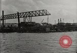 Immagine di Distrutto le navi Pearl Harbor Hawaii USA, 1942, secondo 25 filmato di repertorio 65675033415