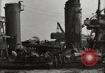 Immagine di Distrutto le navi Pearl Harbor Hawaii USA, 1942, secondo 43 filmato di repertorio 65675033415