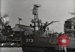 Immagine di Distrutto le navi Pearl Harbor Hawaii USA, 1942, secondo 59 filmato di repertorio 65675033415