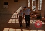 Standbild Rehabilitation von geistig Behinderten United States USA, 1975, aus Sekunde 14 historischem Filmmaterial Videoclip 65675033431