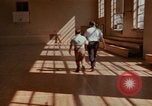 Standbild Rehabilitation von geistig Behinderten United States USA, 1975, aus Sekunde 25 historischem Filmmaterial Videoclip 65675033431