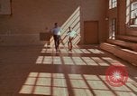 Standbild Rehabilitation von geistig Behinderten United States USA, 1975, aus Sekunde 30 historischem Filmmaterial Videoclip 65675033431