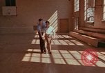 Standbild Rehabilitation von geistig Behinderten United States USA, 1975, aus Sekunde 43 historischem Filmmaterial Videoclip 65675033431