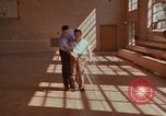 Standbild Rehabilitation von geistig Behinderten United States USA, 1975, aus Sekunde 44 historischem Filmmaterial Videoclip 65675033431