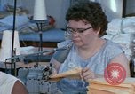 Image Services pour handicapés mentaux Connecticut USA, 1975, de la seconde 10 séquences d'archives historiques vidéo 65675033432