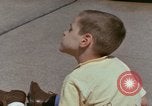 Image Services pour handicapés mentaux Connecticut USA, 1975, de la seconde 45 séquences d'archives historiques vidéo 65675033432