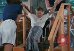 Image La réhabilitation des handicapés mentaux United States USA, 1975, de la seconde 24 séquences d'archives historiques vidéo 65675033433