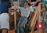 Image La réhabilitation des handicapés mentaux United States USA, 1975, de la seconde 25 séquences d'archives historiques vidéo 65675033433