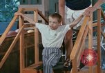 Image La réhabilitation des handicapés mentaux United States USA, 1975, de la seconde 28 séquences d'archives historiques vidéo 65675033433