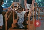 Image La réhabilitation des handicapés mentaux United States USA, 1975, de la seconde 34 séquences d'archives historiques vidéo 65675033433