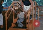 Image La réhabilitation des handicapés mentaux United States USA, 1975, de la seconde 35 séquences d'archives historiques vidéo 65675033433