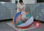 Image La réhabilitation des handicapés mentaux United States USA, 1975, de la seconde 44 séquences d'archives historiques vidéo 65675033433
