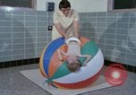 Image La réhabilitation des handicapés mentaux United States USA, 1975, de la seconde 45 séquences d'archives historiques vidéo 65675033433