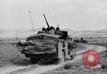 Standbild US-Soldaten Tunesien Nordafrika, 1943, aus Sekunde 49 historischem Filmmaterial Videoclip 65675033485