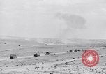 Standbild US-Soldaten Tunesien Nordafrika, 1943, aus Sekunde 60 historischem Filmmaterial Videoclip 65675033485