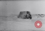 Standbild Die deutschen Truppen die Schlacht von Tobruk Tobruk in Libyen, 1942, aus Sekunde 50 historischem Filmmaterial Videoclip 65675033489