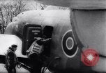 Immagine di I bombardieri britannici Avro Manchester colpiscono l'asse ha tenuto i bersagli in occupati Francia Europa, 1943, secondo 15 filmato di repertorio 65675033504