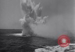 Standbild Plan Acrobat mit Schiffen auf See Atlantik, 1942, aus Sekunde 62 historischem Filmmaterial Videoclip 65675033506
