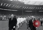 Immagine di Finale della coppa calcistica Londra Inghilterra Regno Unito, 1965, secondo 7 filmato di repertorio 65675033533