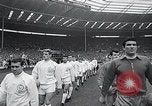 Immagine di Finale della coppa calcistica Londra Inghilterra Regno Unito, 1965, secondo 9 filmato di repertorio 65675033533